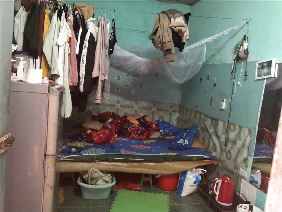 Phòng trọ công nhân với diện tích 8m2 ở thôn Hậu Dưỡng, giá thuê 500.000 đồng/tháng.