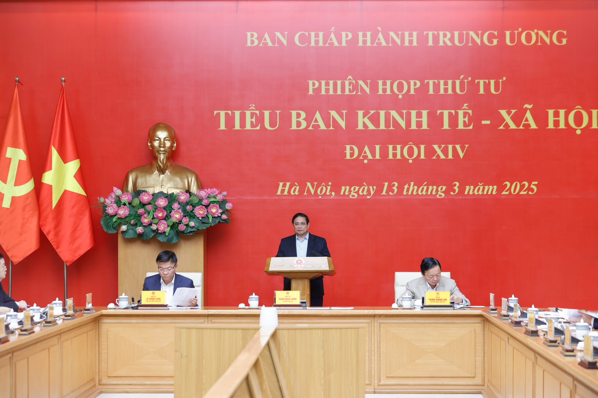 thu tuong pham minh chinh chu tri phien hop thu tu tieu ban kinh te  xa hoi dai hoi xiv cua dang hinh 1