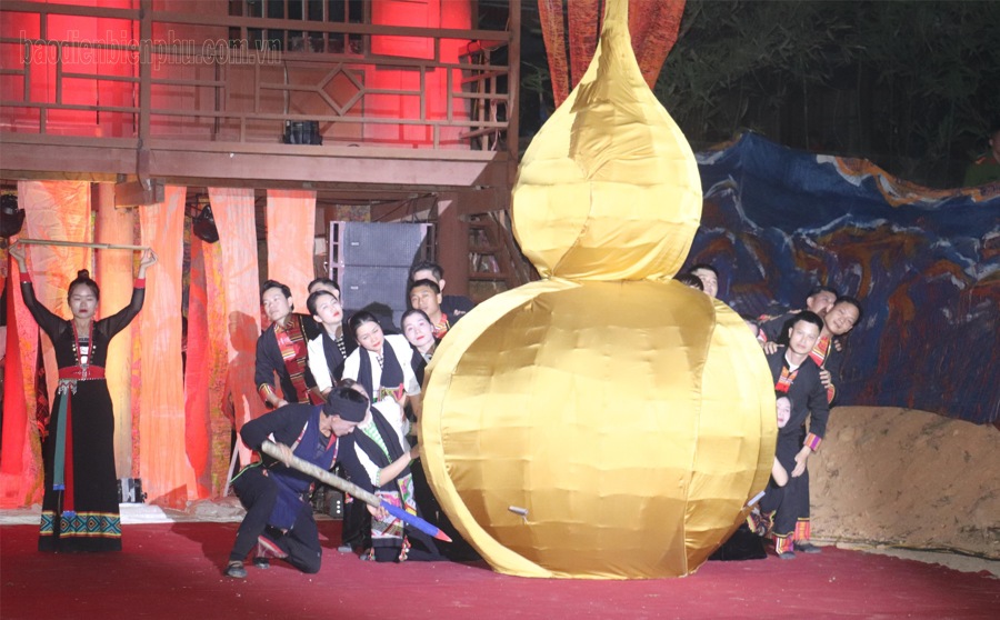 an tuong show dien thuc canh huyen tich u va hinh 1