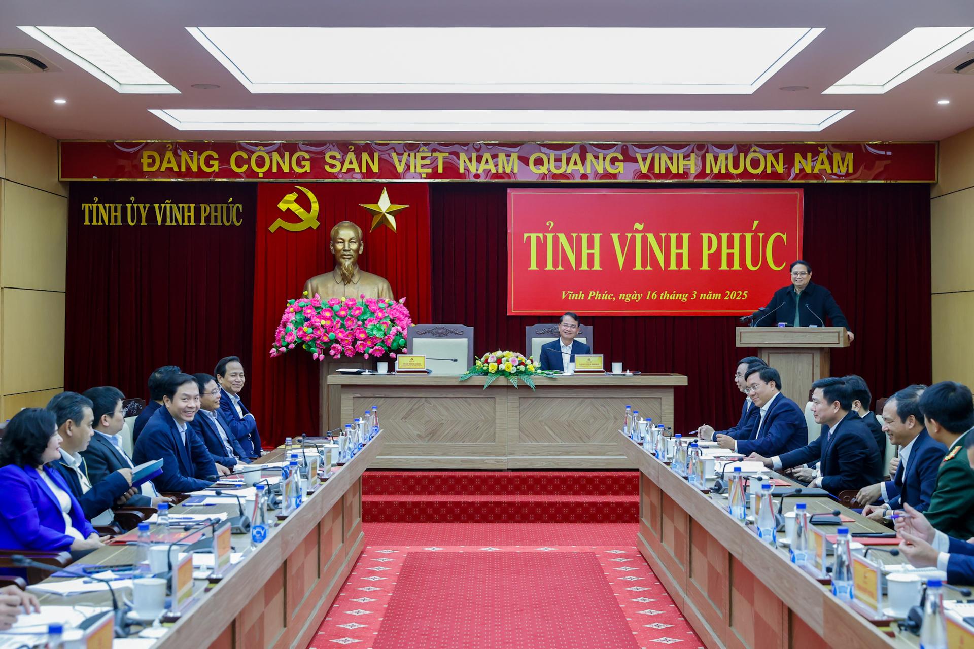 vinh phuc can trien khai cac cong viec voi tinh than 3 co va 2 khong hinh 4