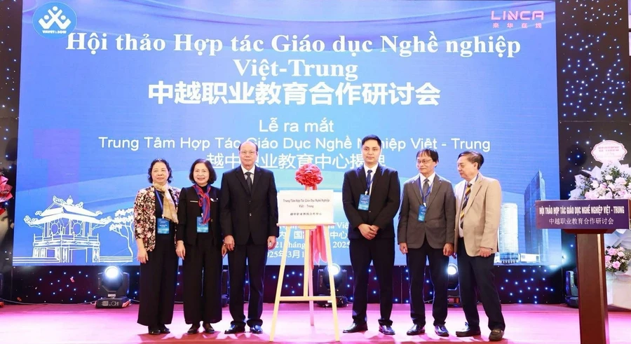Lễ ra mắt Trung tâm hợp tác Giáo dục nghề nghiệp Việt - Trung. Ảnh: TH.