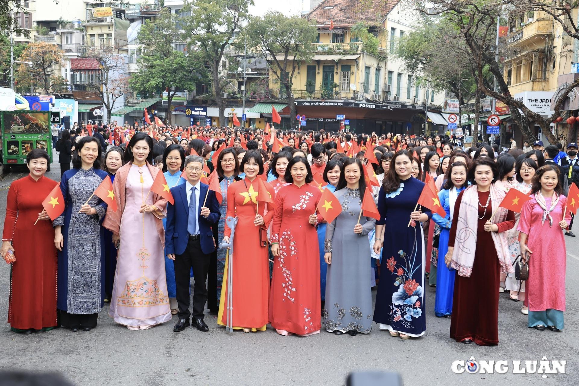 hon 1000 phu nu ha noi dieu hanh ao dai va xep hinh ban do viet nam hinh 4