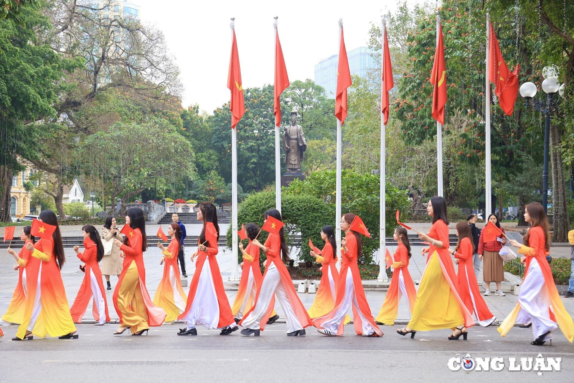 hon 1000 phu nu ha noi dieu hanh ao dai va xep hinh ban do viet nam hinh 7