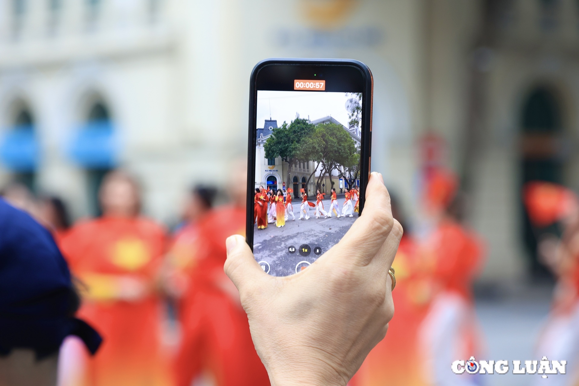 hon 1000 phu nu ha noi dieu hanh ao dai va xep hinh ban do viet nam hinh 9