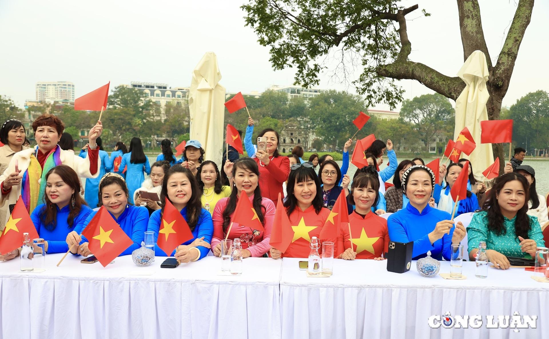 hon 1000 phu nu ha noi dieu hanh ao dai va xep hinh ban do viet nam hinh 10