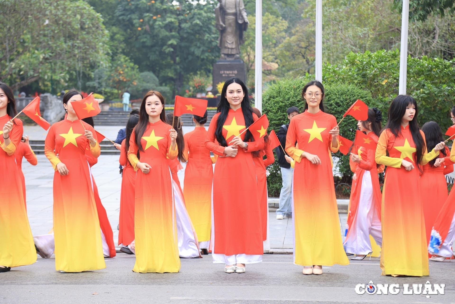hon 1000 phu nu ha noi dieu hanh ao dai va xep hinh ban do viet nam hinh 12