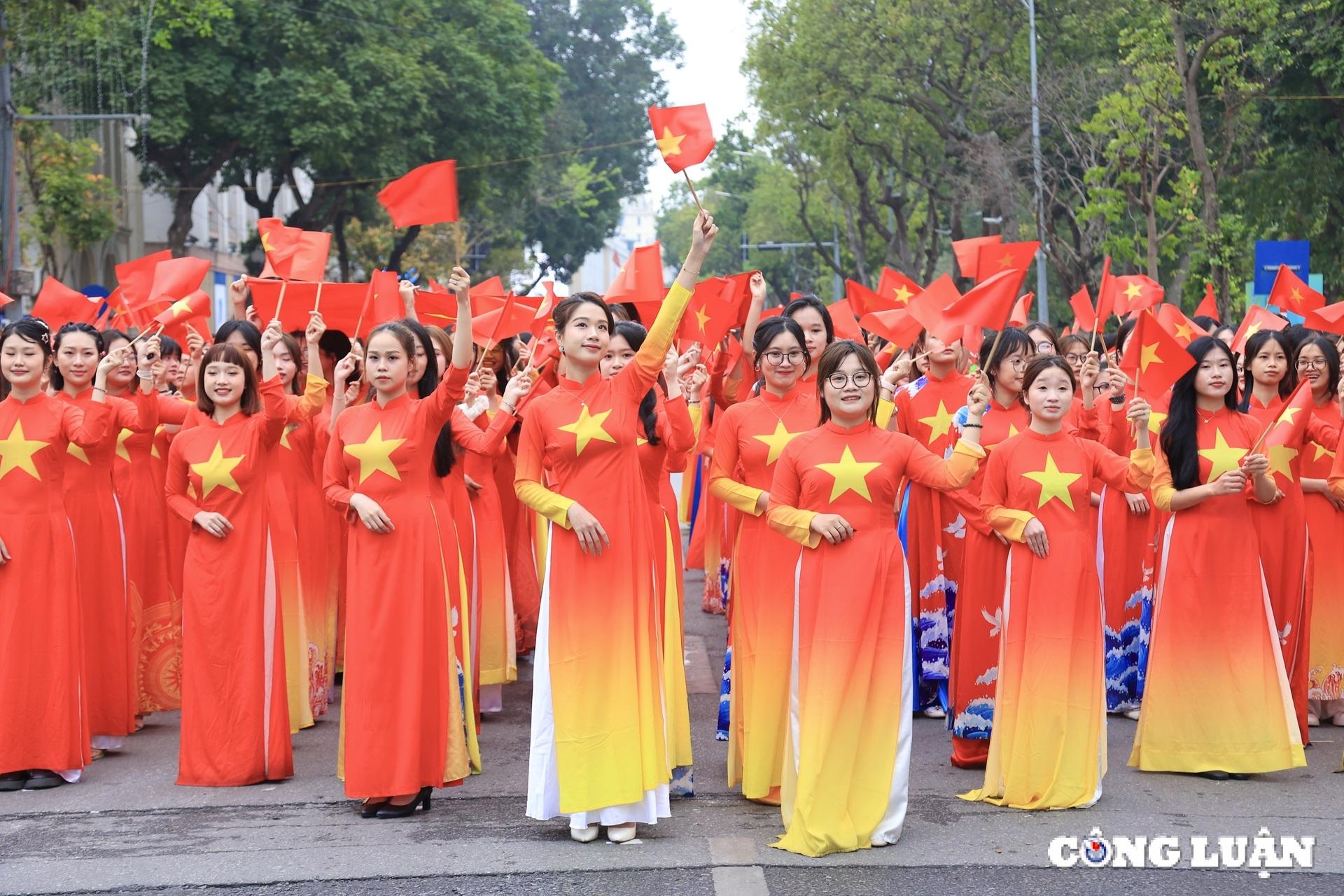 hon 1000 phu nu ha noi dieu hanh ao dai va xep hinh ban do viet nam hinh 11