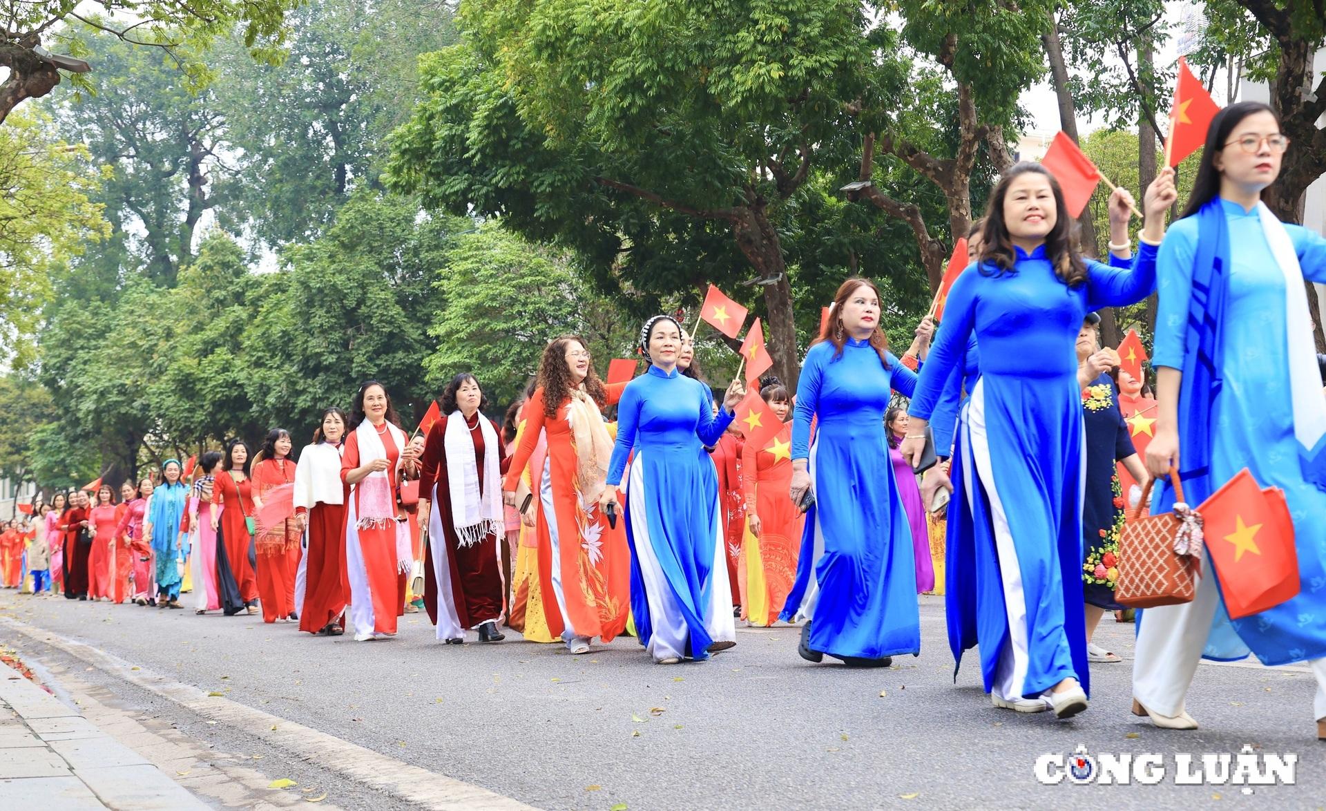 hon 1000 phu nu ha noi dieu hanh ao dai va xep hinh ban do viet nam hinh 5