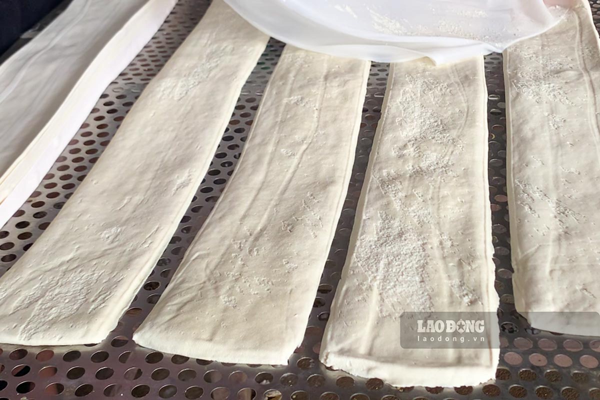 Đặc sản đậu phụ siêu mỏng ở làng Kênh Thái Bình