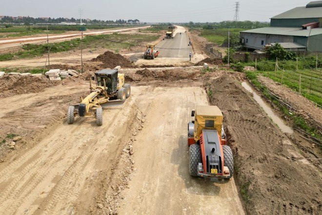 Gác nghỉ lễ, bám công trường vành đai 4