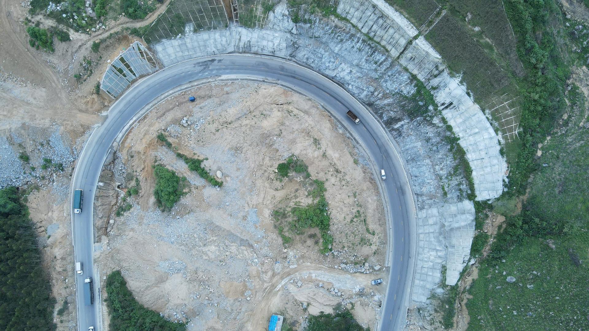 xay dung cao toc quy nhon  pleiku ket noi rung va bien hinh 4