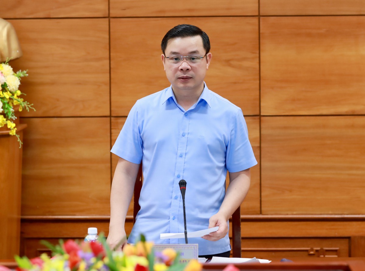 Ông Đỗ Hữu Huy - Chủ tịch UBND tỉnh Bình Thuận phát biểu tại buổi làm việc. Ảnh: Duy Tuấn