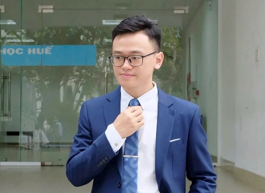 Em Nguyễn Duy Phước, sinh viên năm 4, Khoa Toán học, Trường Đại học Sư phạm, Đại học Huế xuất sắc nhận được học bổng thạc sĩ quốc tế. (Ảnh: NVCC)