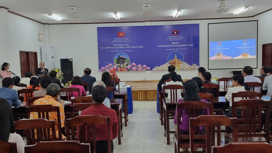 3-quang-canh-buoi-le-khai-giang-lop-tieng-viet-khoa-1-cua-trung-tam-dao-tao-tieng-viet-tai-thu-do-vieng-chan-lao.jpg