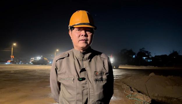 Ông Nguyễn Minh Bình - công nhân lái máy lu rung, thi công trên tuyến cao tốc Hữu Nghị - Chi Lăng. Ảnh: Khánh Linh