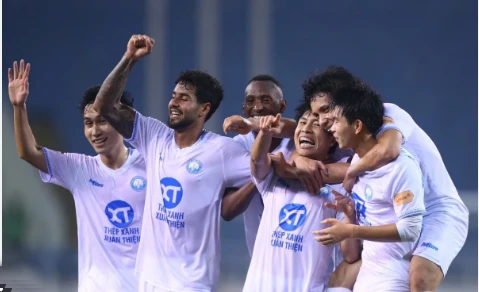 CLB Nam Định miễn phí vé ở vòng 23 V-League.