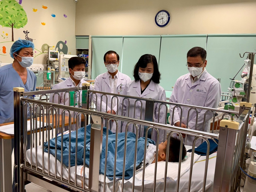 Sau gần 2 tuần điều trị, bé M.T.A. đã được xuất viện. 1.jpg