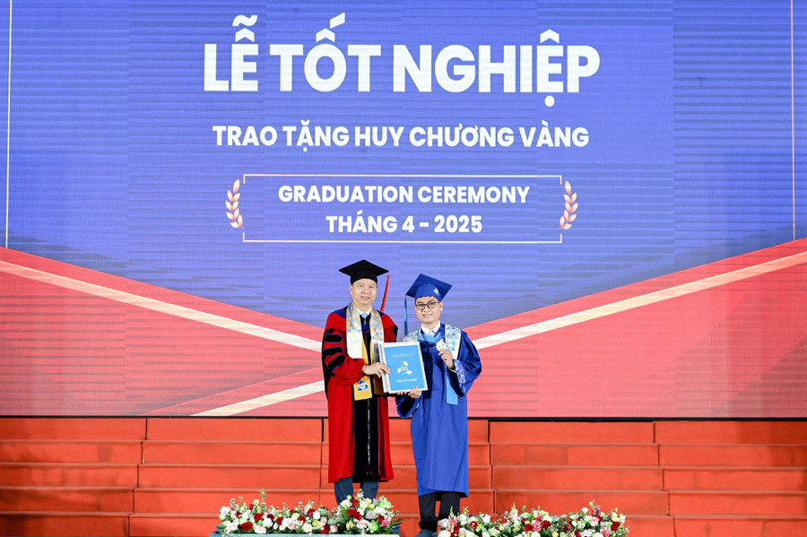 Lã Nguyễn Gia Hy nhận bằng tốt nghiệp đợt tháng 4/2025 tại Trường Đại học Bách khoa (Đại học Quốc gia TPHCM). Ảnh: N.Q tu-dam-me-ai-den-diem-tot-nghiep-tuyet-doi-1.jpg