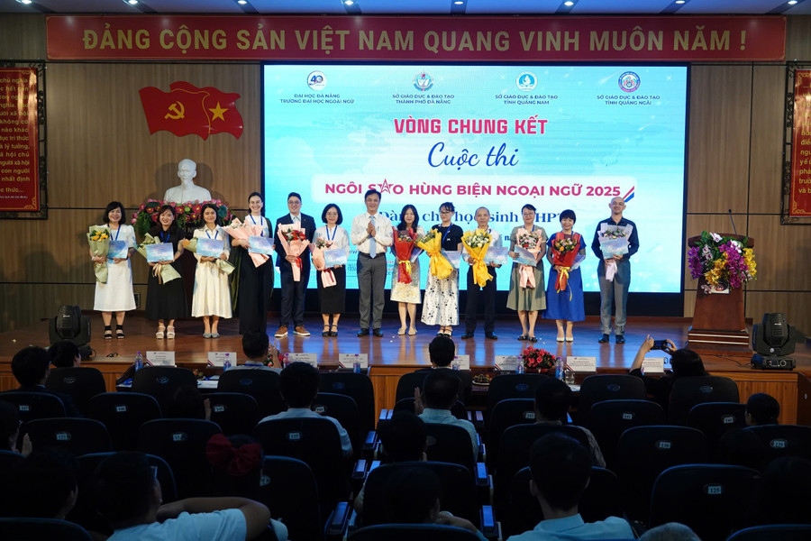 ngoi-sao-hung-bien-tieng-nhat-truong-ngoai-ngu.jpg