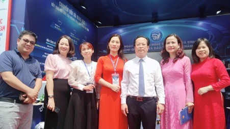 Cô Quỳnh Duyên tham gia truyền thông, giới thiệu sản phẩm Công nghệ thông tin của ngành Giáo dục và Đào tạo quận Ba Đình tại ngày hội CNTT TP Hà Nội. picture5.jpg