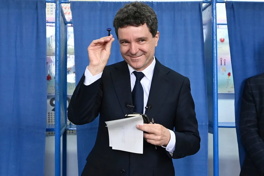 Tân Tổng thống Nicușor Dan của Romania.
