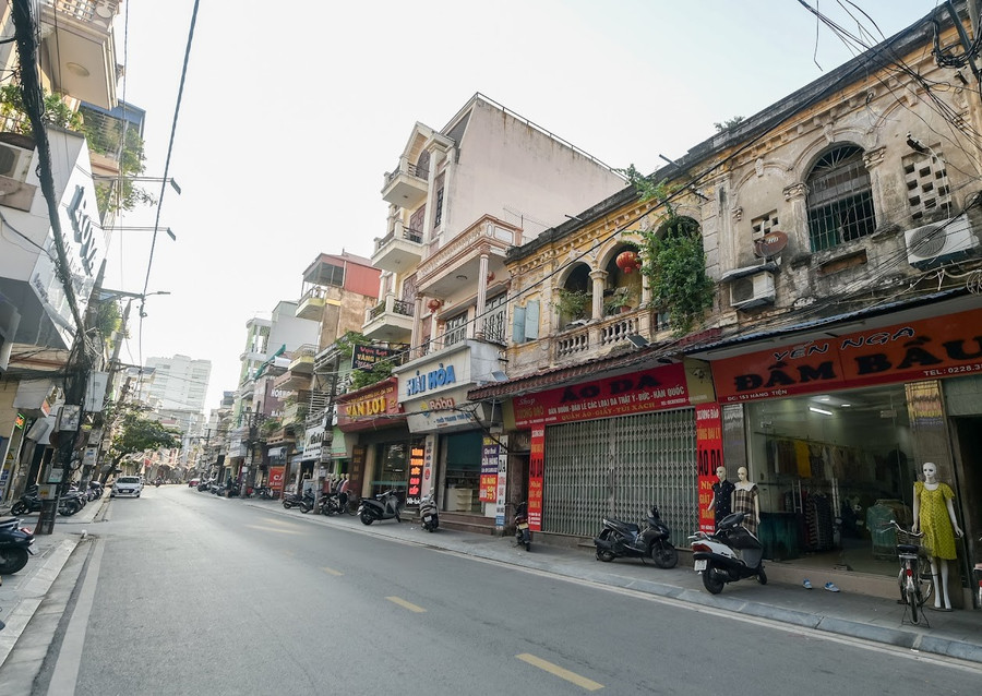 Phố Hàng Tiện vẫn được giữ nguyên tên gọi nhưng không còn sản xuất, kinh doanh các mặt hàng thủ công như xưa. pho-co-nam-dinh-anh-5.jpg