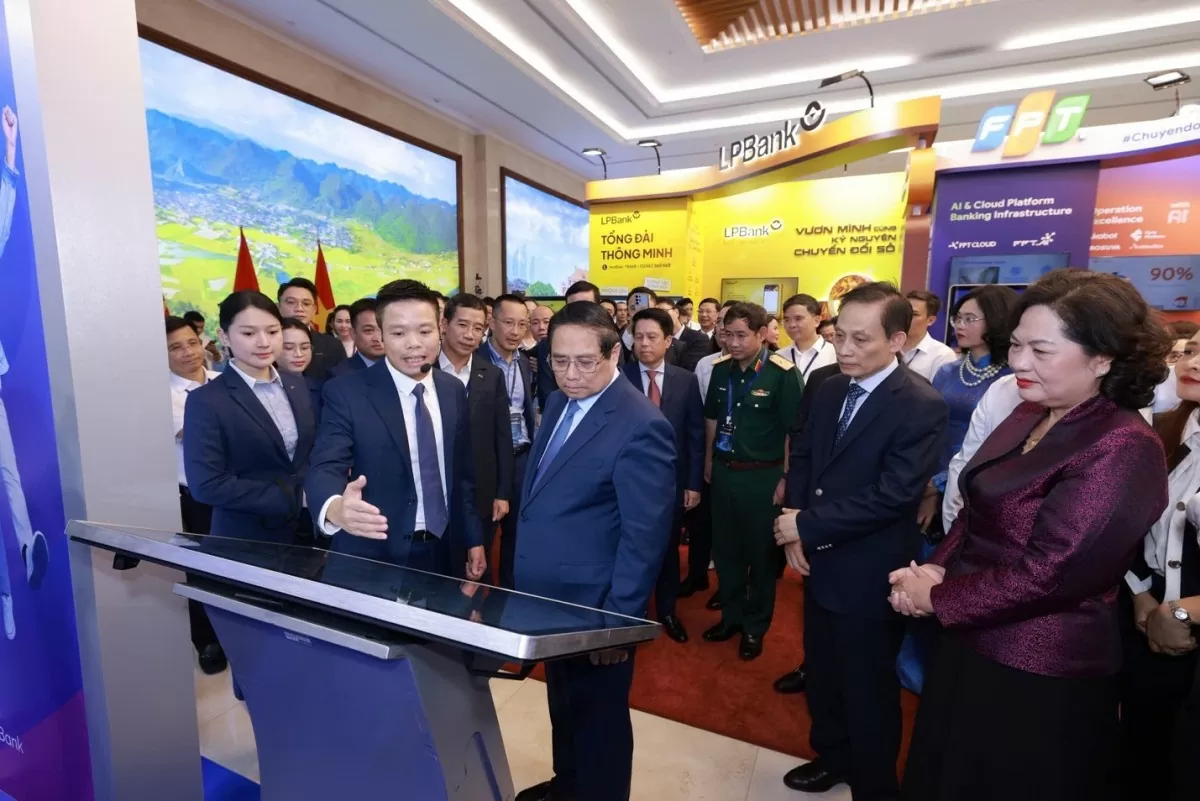 MB đón Thủ tướng tham quan không gian công nghệ trong Sự kiện Chuyển đổi số 2025 MB đón Thủ tướng tham quan không gian công nghệ trong Sự kiện Chuyển đổi số 2025