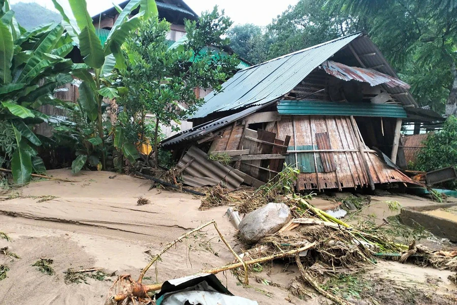 Mưa lũ gây thiệt hại nặng ở huyện Tương Dương. (Ảnh: Đình Tuân)