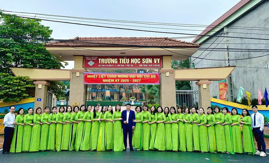 Tập thể cán bộ, giáo viên nhà trường. 5.jpg