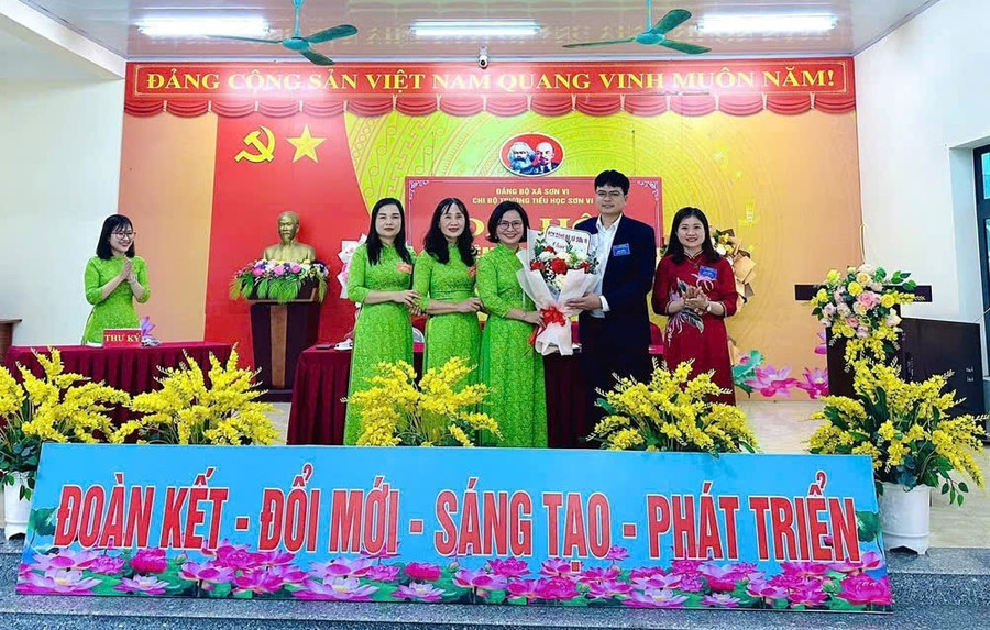 Nhờ có sự đồng thuận, nhất trí cao, Đại hội Chi bộ của nhà trường đã thành công tốt đẹp. 3.jpg