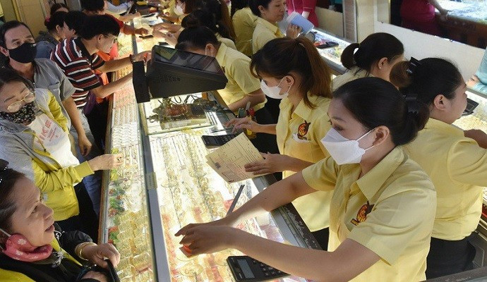 Giá vàng hôm nay 27/6 tăng mạnh lên mốc 120 triệu đồng/lượng, thế giới giảm nhẹ