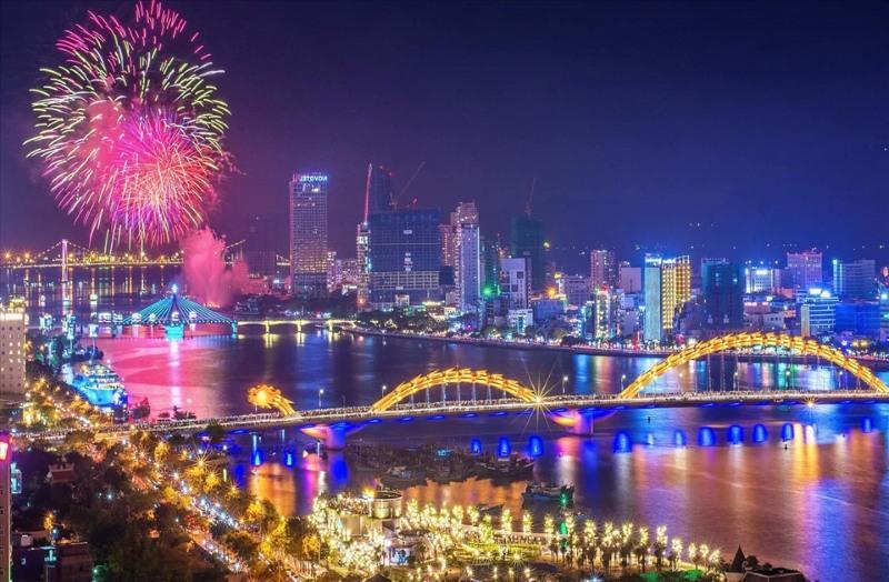 Quảng Nam (ảnh trên) và Đà Nẵng (ảnh dưới) phát triển vượt bậc từ sau ngày chia tách tỉnh. Ảnh: Hoàng Bin/DIFF