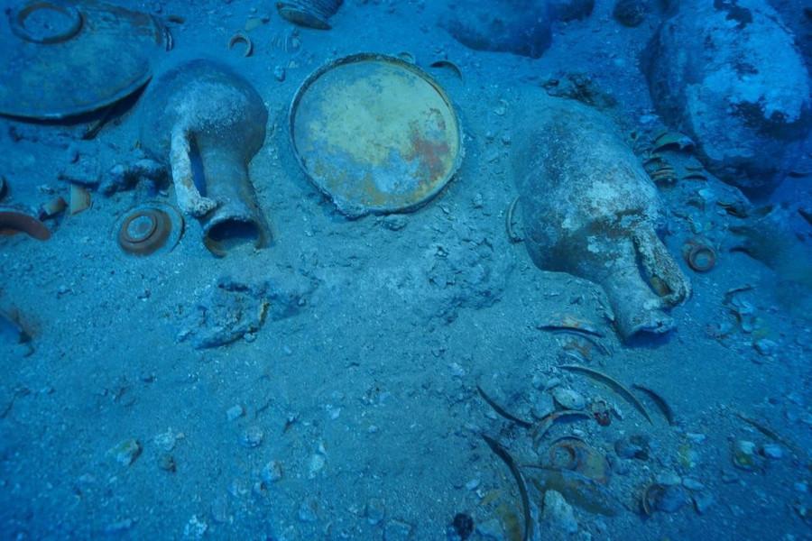 Địa điểm tàu gốm đắm ngoài khơi bờ biển Adrasan thuộc tỉnh Antalya của Thổ Nhĩ Kỳ, quận Kumluca. (Ảnh AA) hang-tram-hien-vat-gom-la-ma-bat-ngo-lo-dien-sau-2000-nam-2.jpg