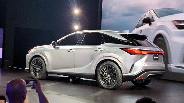 van-hanh-xe-lexus-rx350-2025