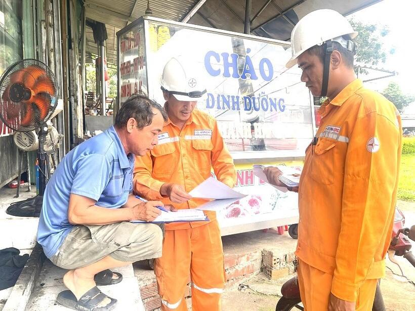 Công tác an toàn điện không chỉ là nhiệm vụ của ngành điện mà là trách nhiệm chung của toàn xã hội (Ảnh: Bình An)