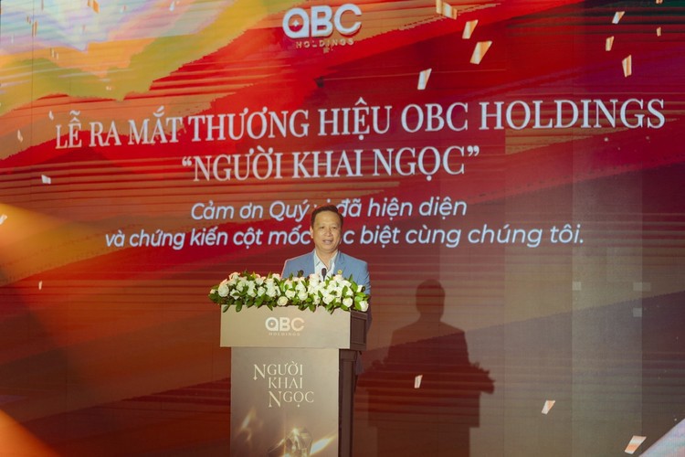 Tổng Gi&aacute;m đốc OBC Holdings&nbsp;Trần Văn Hiếu&nbsp;ph&aacute;t biểu tại buổi lễ ra mắt. Ảnh:&nbsp; OBC