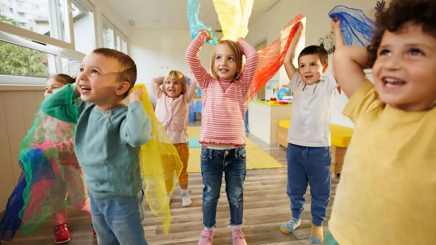 Trẻ mới biết đi ở Hoa Kỳ trong môi trường nhà trẻ, nhóm tuổi được nghiên cứu về mức độ tiếp xúc với hóa chất độc hại. rung-dong-nuoc-my-96-hoa-chat-doc-duoc-phat-hien-trong-co-the-tre-3-5-tuoi.jpg