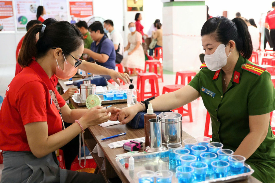 Ngày hội hiến máu “Sắc đỏ Tây Đô” tại Cần Thơ. hanh-trinh-do-1.jpg
