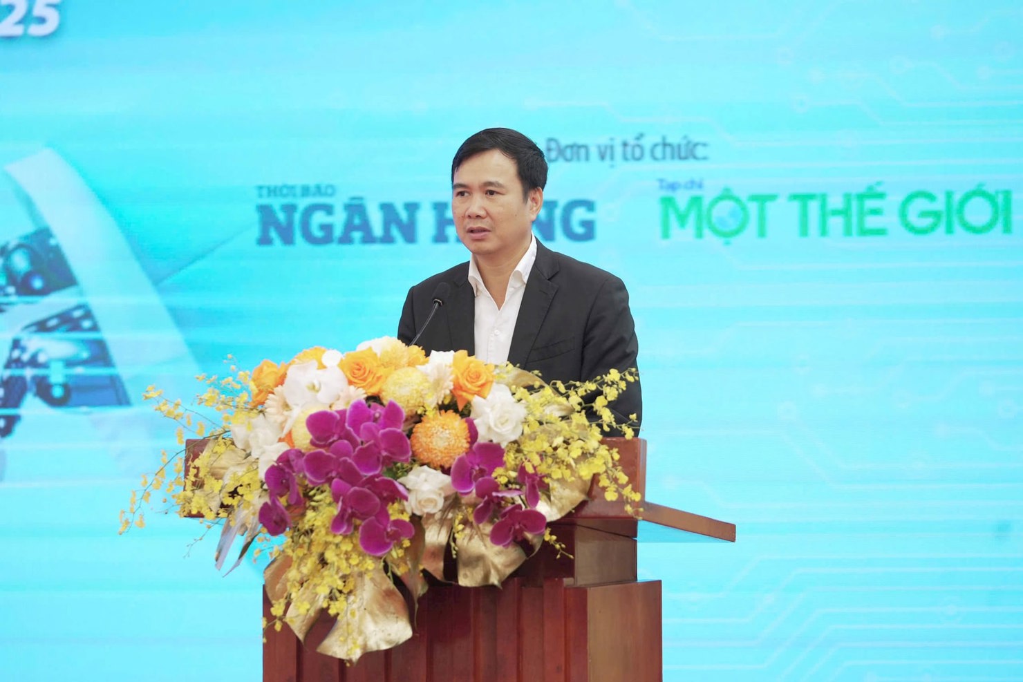 Thứ trưởng Bộ Khoa học v&agrave; C&ocirc;ng nghệ B&ugrave;i Thế Duy.