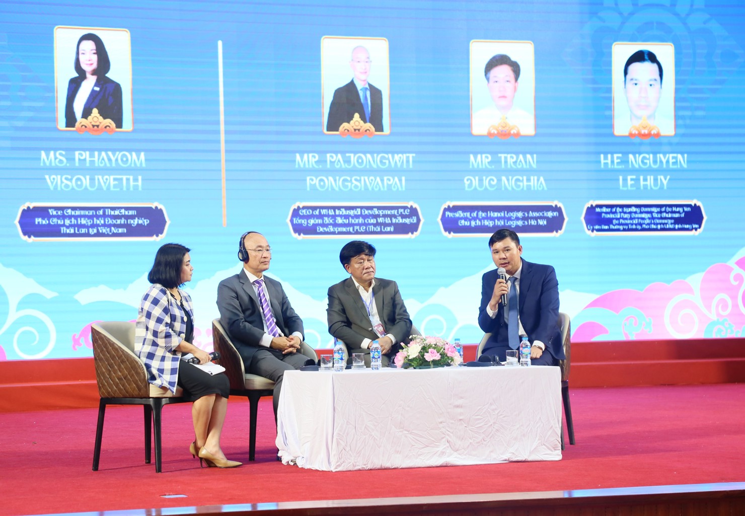 C&aacute;c đại biểu dự phi&ecirc;n thảo luận với chủ đề "Kết nối chuỗi cung ứng giữa Th&aacute;i Lan v&agrave; Việt Nam".