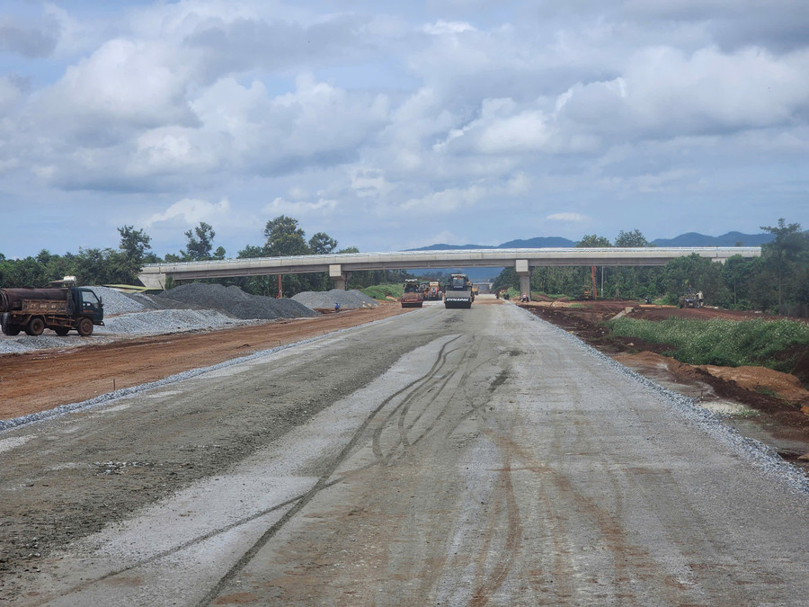 Dự án thành phần 3 thuộc cao tốc Khánh Hòa - Buôn Ma Thuột giai đoạn 1 chậm 27,96% so với kế hoạch. (Ảnh: Thành Tâm)