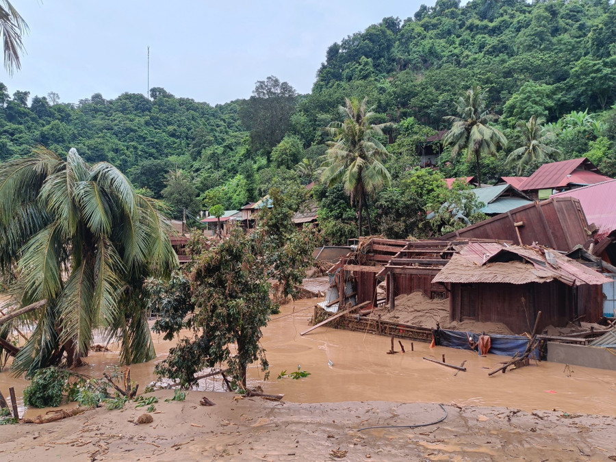 Bản Xiềng Tắm, xã Mỹ Lý nhiều ngôi nhà sàn bị lũ cuốn trôi, còn trơ lại nền móng. my-ly-2.jpg