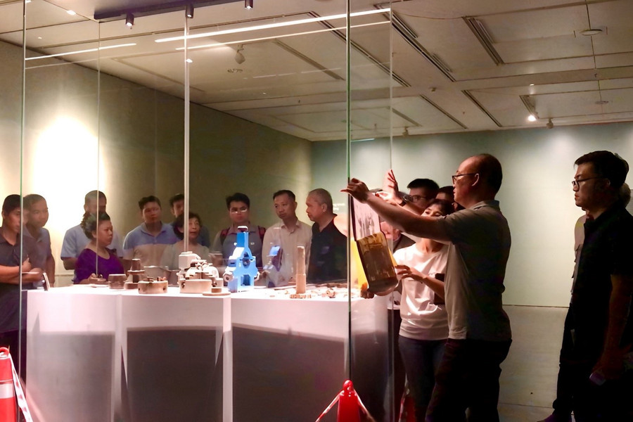 Hệ thống bảo tàng và các trưng bày góp phần thu hút một lượng lớn khách du lịch đến Hà Nội. du-lich-hnoi-2.jpg