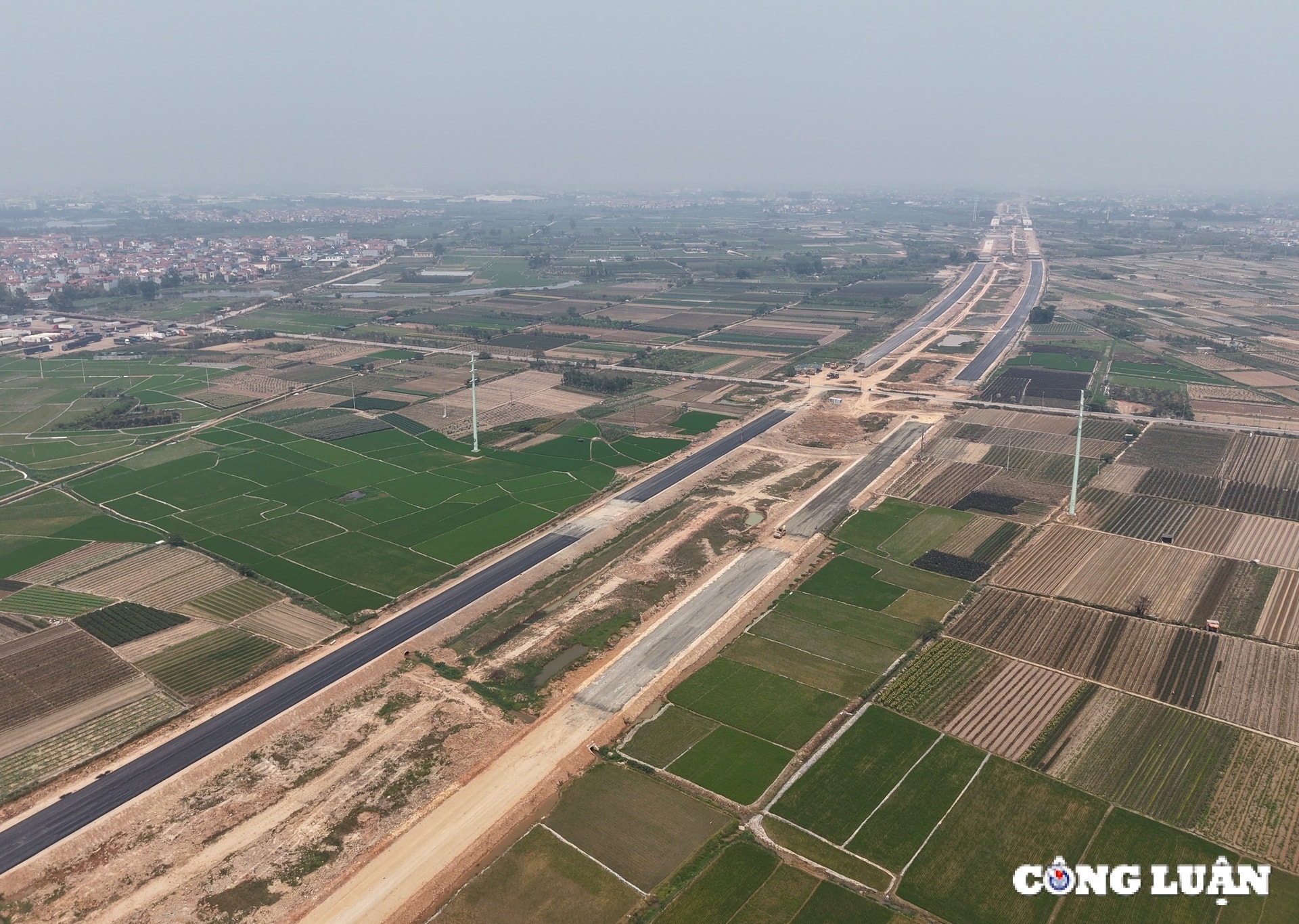 Hình ảnh thi công đường Vành đai 4 - Vùng Thủ đô qua huyện Mê Linh.