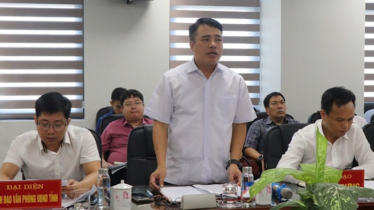 Giám đốc Sở Xây dựng Bắc Ninh Nguyễn Việt Hùng trao đổi ý kiến.