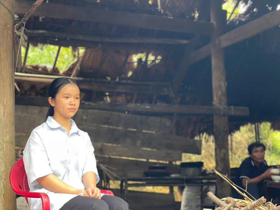 Giấc mơ giảng đường của Nhung vẫn treo lơ lửng bên bữa cơm nghèo.