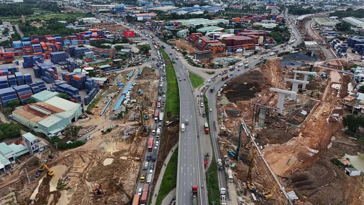 Nút giao Tân Vạn có tác động lớn đến khu vực kinh tế TP.HCM mở rộng và tỉnh Đồng Nai, góp phần hoàn thiện hạ tầng giao thông liên vùng, tạo tiền đề thuận lợi cho thu hút đầu tư và thúc đẩy phát triển kinh tế – xã hội bền vững.
