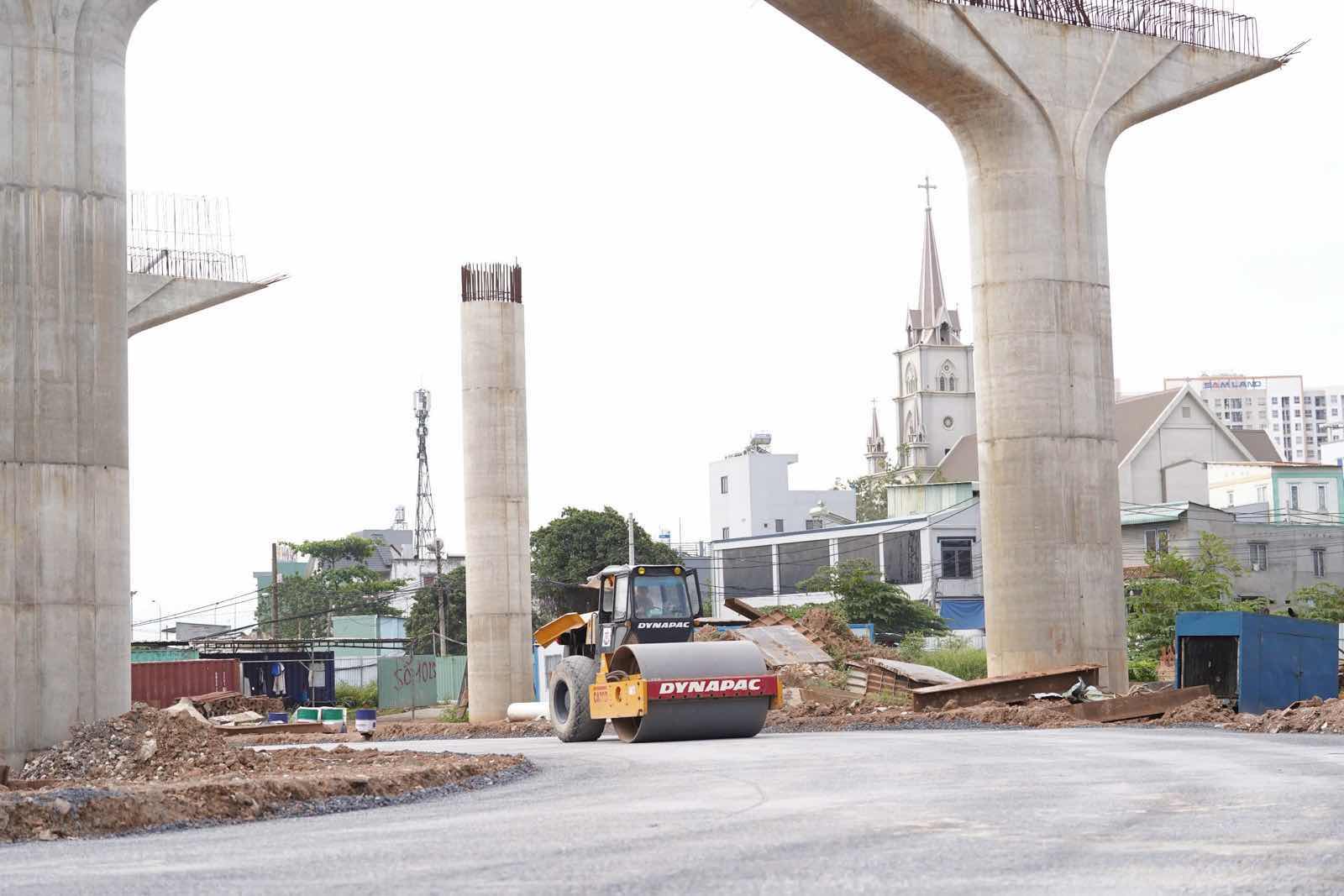 Các mố cầu và trụ cầu đã hoàn thành. Ảnh: Anh Tú