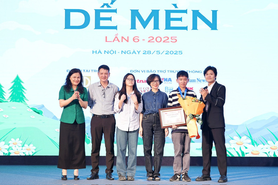 Phạm Hải Nguyên nhận giải Khát vọng Dế Mèn năm 2025. pham-hai-nguyen-4.jpg