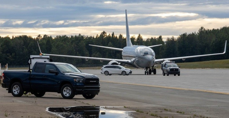 Một máy bay C-40A Clipper của Thủy quân Lục chiến Hoa Kỳ chuẩn bị cho quân nhân và thiết bị xuống trong Cuộc tập trận Arctic Edge 2025 tại Căn cứ chung Elmendorf-Richardson, Alaska, ngày 8/8. Ảnh: Thủy quân Lục chiến Hoa Kỳ / Hạ sĩ Grant Schirmer